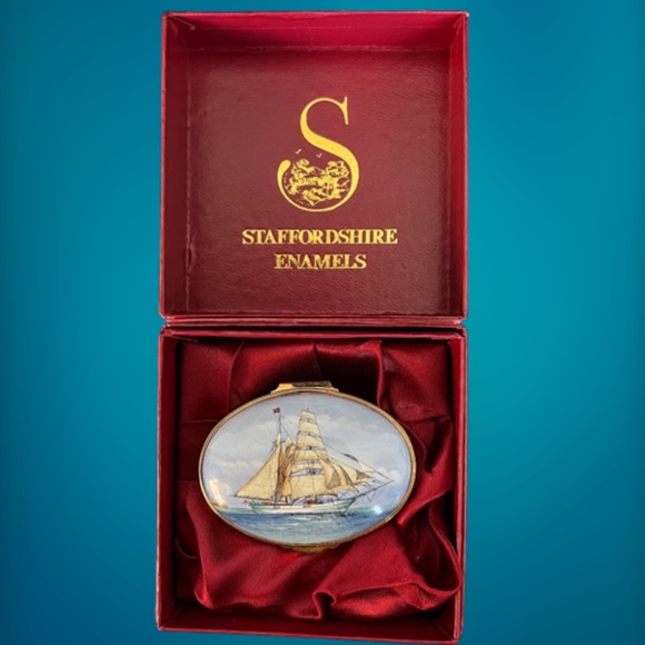 Staffordshire Enamels Pill Box - Picture 4 of 16